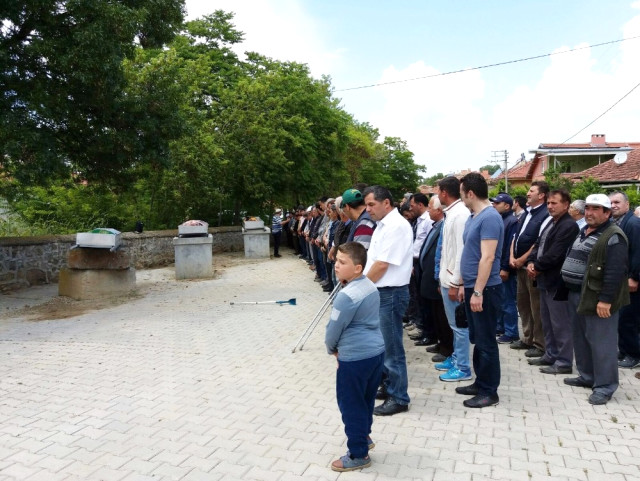 Aile İçi Şiddet Kurbanı 3 Kişilik Aile Toprağa Verildi