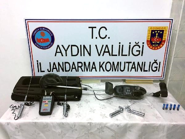 Kepçeyle Kaçak Kazıya 7 Gözaltı