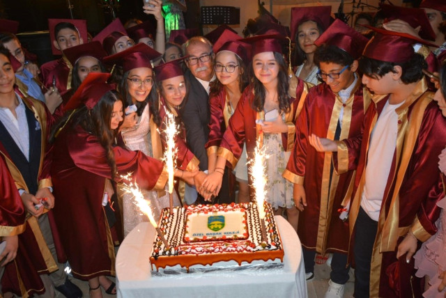 Başak Koleji’nde Mezuniyet Sevinci