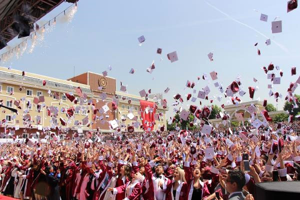 İaü 13. Dönem Mezunlarını Verdi