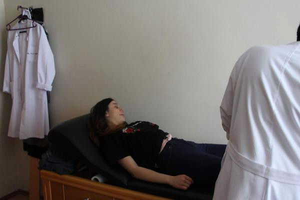 Röntgende Görünmedi, 15 Ay Kalçasında 10 Cm’lik Kurşun Kalem ile Yaşadı