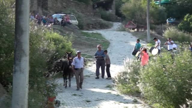 Karpuzlu’da Düğünler Asırlık Gelenekle Yapılıyor