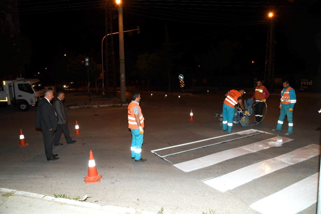 Isparta Belediyesi’nden Yol Çizgi Çalışması