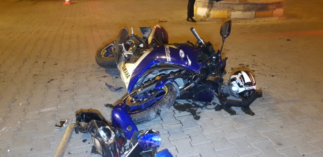 Motosiklet Otomobille Çarpıştı; 2 Ağır Yaralı
