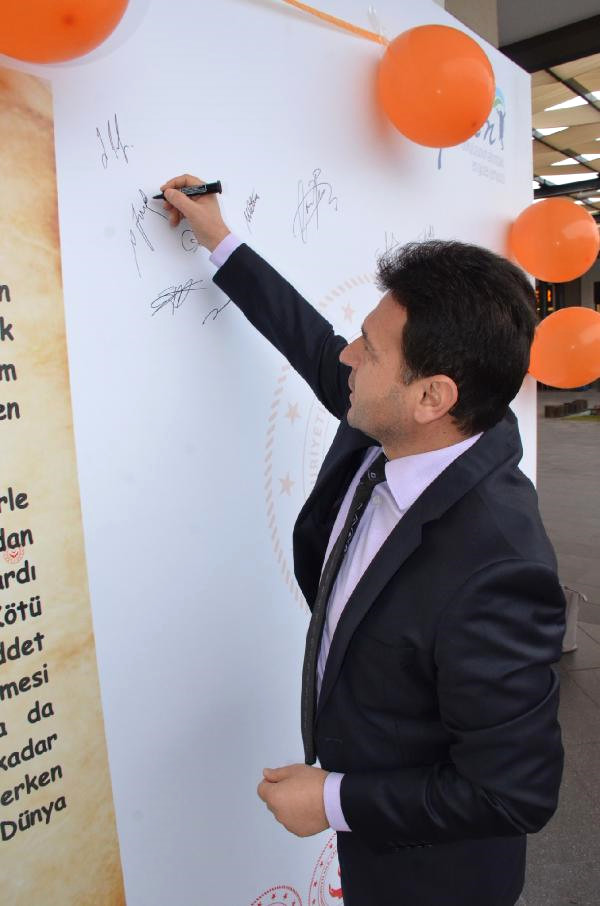 Nazilli’de ‘Kadına Şiddete Karşı İmza Kampanyası’ Etkinliği