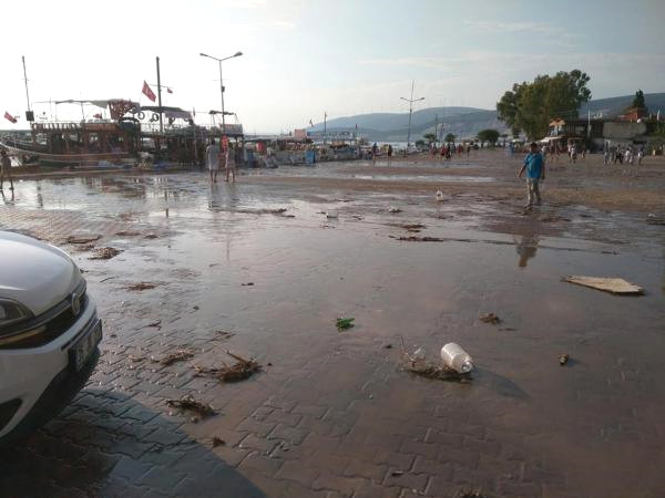 Didim’de Sağanak Yağmur Su Baskınlarına Neden Oldu