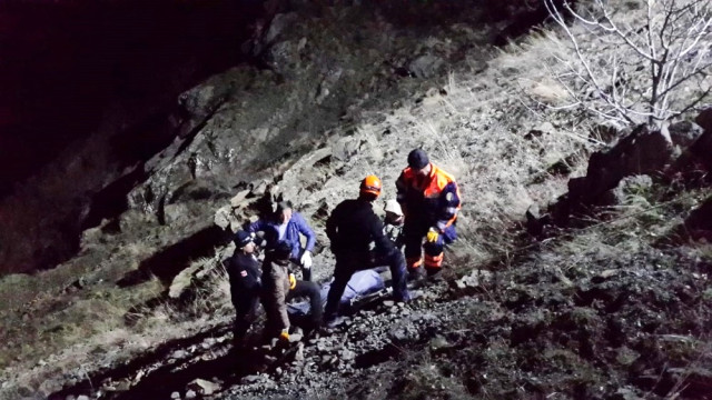 Gümüşhane’de Otomobil Uçuruma Yuvarlandı: 2 Ölü