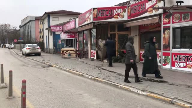 Karabük’te Otomobil İş Yerine Girdi: 1 Yaralı