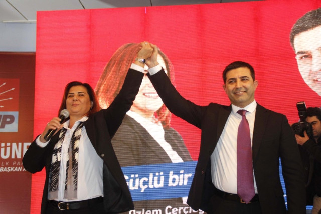 Ömer Günel, Özlem Çerçioğlu ile Birlikte Kuşadası’nda Seçim Startını Verdi