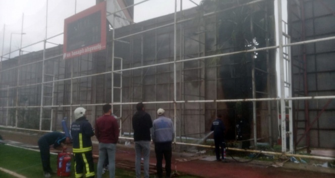 Antalyaspor Hasan Subaşı tesisleri sahasındaki yangın korkuttu