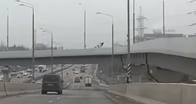 Köprüden aşağıya uçan motosiklet sürücüsü öldü