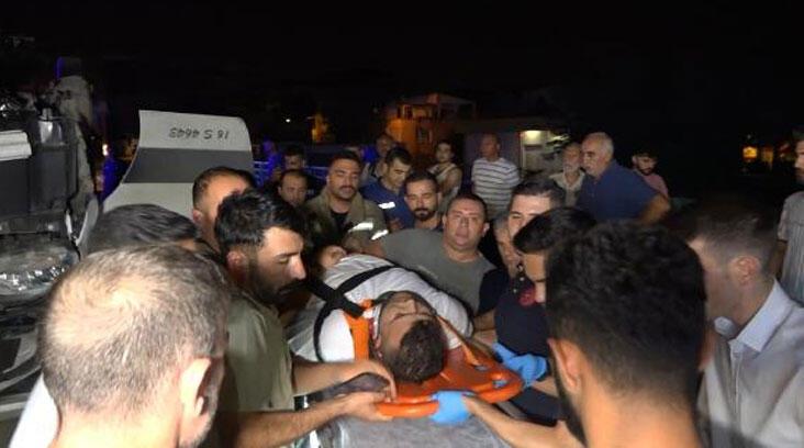 Bursa’da bariyerlere çarpan servis minibüsü takla attı: 1 yaralı