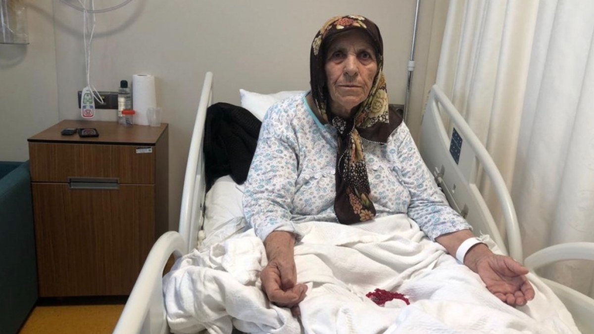 Adıyaman’da depreme hastanede yakalanan yaşlı kadın o anları anlattı
