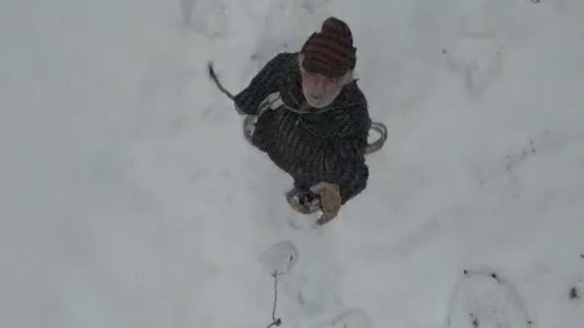 Artvin’de yoğun kar devam ediyor… Kesilen elektriğin ardından yaşlı çiftle drone iletişimi