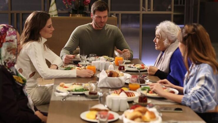Aile dizisinde yaprak dökümü! Selin Şekerci, Emel Göksu ve Canan Ergüder takıma veda ediyor