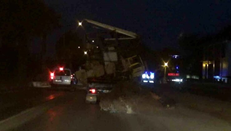 Aydın’da Hurda Yüklü Kamyonet Trafiği Tehlikeye Soktu