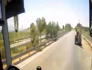 Aydın’da Yolcu Otobüsü İş Makinesine Çarptı: 8 Yaralı