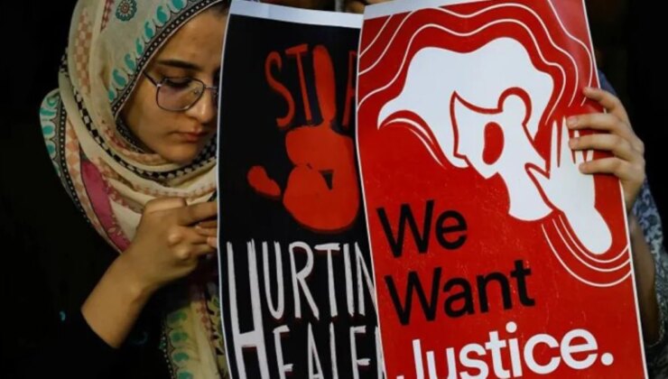 Hindistan’da asistan bayan tabibin hastanede tecavüze uğrayıp öldürülmesinden sonra hekimler aksiyon yaptı