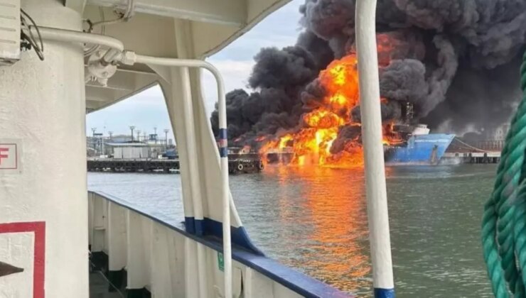 Ukrayna, Rusya’nın Kavkaz Limanı’ndaki bir feribotu vurdu