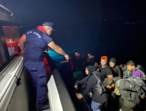 Kuşadası Açıklarında 21 Kaçak Göçmen Yakalandı