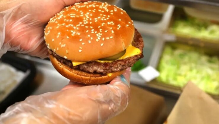 McDonald’s’ta hamburger yiyen 49 şahsa ölümcül bakteri bulaştı, satışlar durduruldu