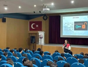 Mersin’de Öğrencilere Siber Farkındalık Eğitimi Verildi