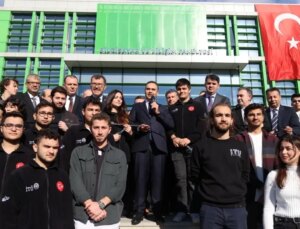 Bakan Kacır, İTÜ Proje ve Teknoloji Gruplarıyla Bir Ortaya Geldi