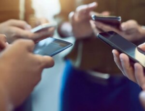 Komşuyu karıştıran gizemli mesaj! Telefonlar tıpkı anda çaldı