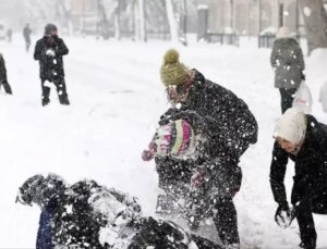 Açıklamalar peş peşe geldi! Çok sayıda kentte eğitime kar ortası