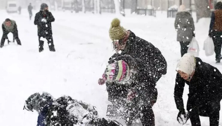 Açıklamalar peş peşe geldi! Çok sayıda kentte eğitime kar ortası