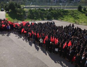 Eğitim-Bir-Sen Genel Başkanı Yalçın: ‘Öğretmen bayraktır, eğitimin bayraktarıdır’