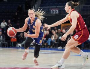 Galatasaray’ı üst üste üçüncü kere deviren Fenerbahçe Opet namağlup şampiyon