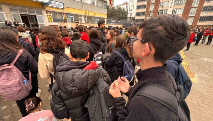 Kahramanmaraş’ta öğrenciler, taarruzda hayatını kaybedenler için dua etti