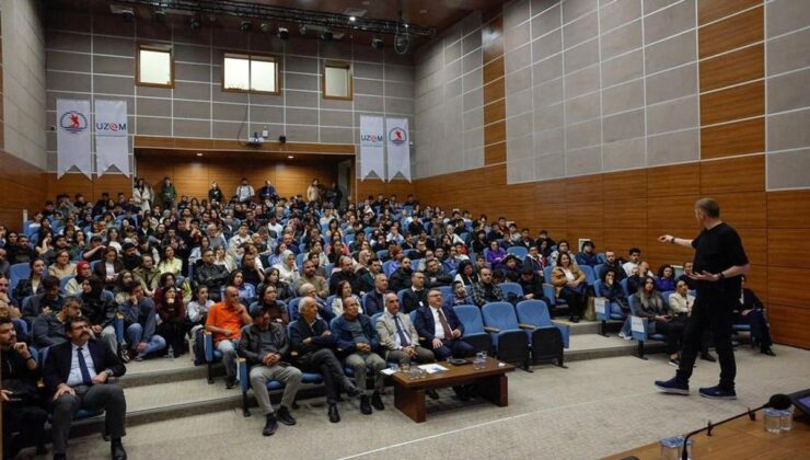 NASA’daki Türk bilim adamı Dr. Umut Yıldız, OMÜ’de cihanın sırlarını anlattı