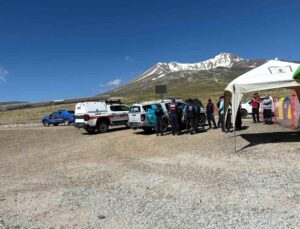 Erciyes’te rahatsızlanarak mahsur kalan 3 kişi kurtarıldı