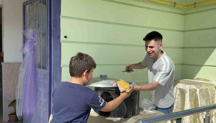 Mısır tezgahından elde ettiği gelirlerle kent şehir dolaşarak özel öğrencileri memnun ediyor