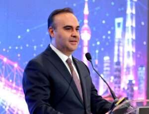 Türk bilim insanları dünyanın en kuzeyindeki deniz buzu çizgisinde